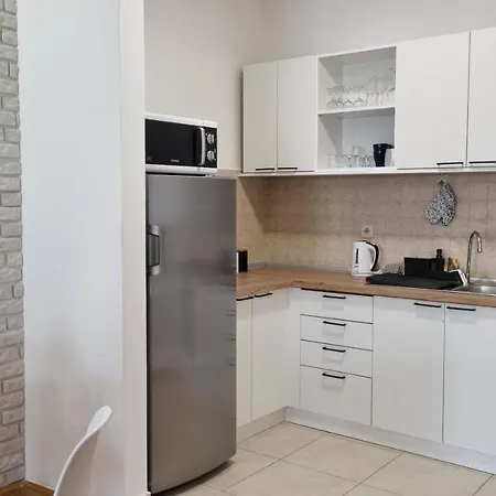Apartment Grove + Free Parking *
